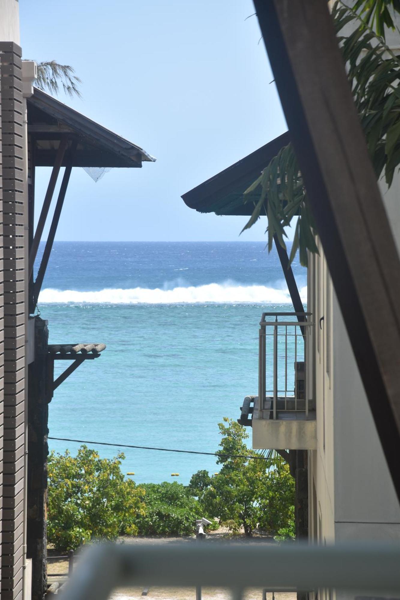 Blue Waves Beachfront Penthouse Flic-en-Flacq Eksteriør bilde